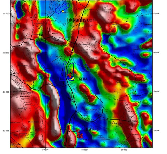 Kallioperä Magneettisen kartan mukaan Ania sijoittuu N-S ja NW-SE-suuntaisten magneettisten häiriöjaksojen väliin (Kuva 5).
