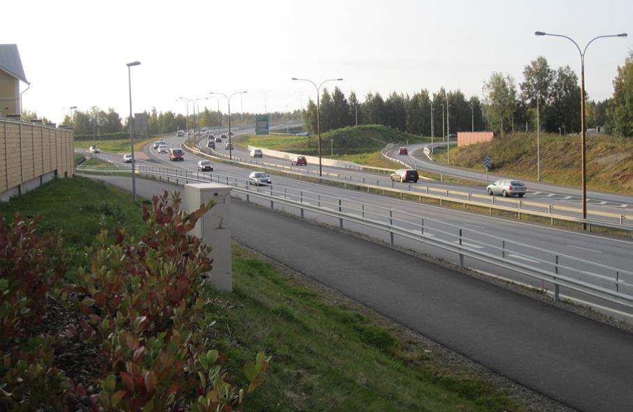 16 5.1.2 T- ja E-luokat T-luokkiin eli taajamien viherhoitoluokkiin sijoittuvat taajamatiet ja taajamamoottoritiet.