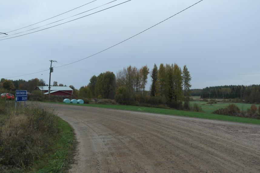 FCG SUUNNITTELU JA TEKNIIKKA OY Mikonkeitaan tuulivoimapuisto 204 maantie on sorapintainen ja osittain valaistu.