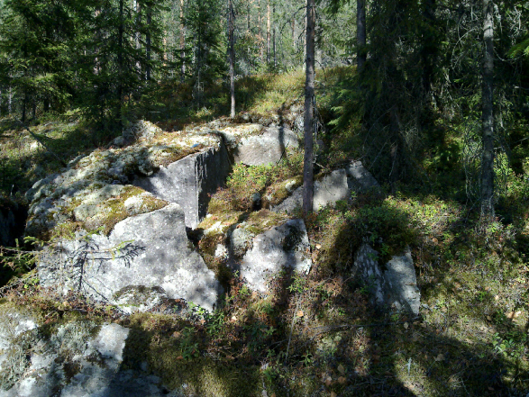 Tällaiset kivilouhokset eivät ole Museoviraston ohjeiden mukaan kiinteitä muinaisjäännöksiä eli muinaismuistolailla suojeltavia kohteita.