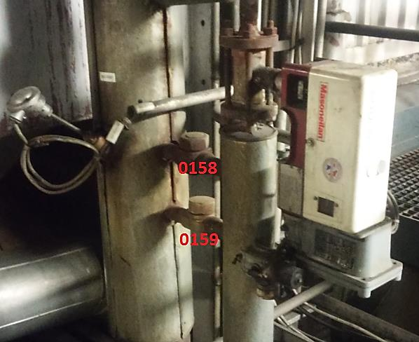 32 lämmitetään nuohoushöyrylinja, jonka päässä sijaitsevat rinnankytketyt lauhteenpoistimet 0158 ja 0159. Nuohoushöyrylinjasta poistuva lauhde ja höyry virtaavat pohjapuhallussäiliöön (kuva 20).