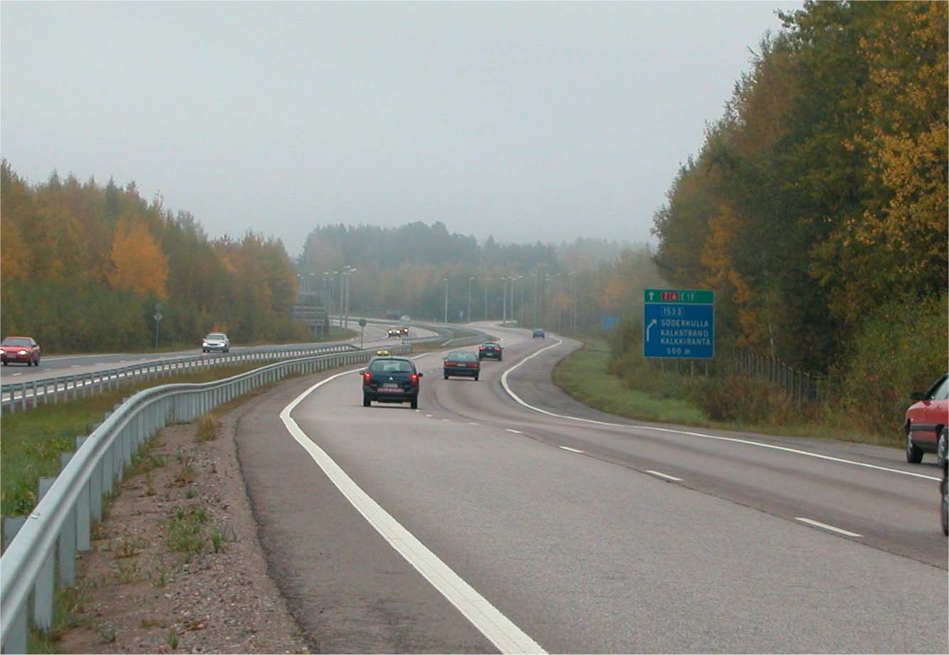 PAINUMAPROFIILIMITTAUKSET 25 TESTIKOHDE VT 7 PORVOON MOOTTORITIE Kuva 17. Valokuva kohteesta K11. 2.0 % K1: TSV:n kaltevuuden muutos Oikolautojen pituudet 2, 10 ja 55 m 1.