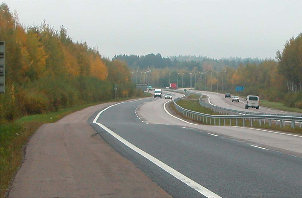 PAINUMAPROFIILIMITTAUKSET 41 TESTIKOHDE VT 7 PORVOON MOOTTORITIE Kuva 37. Valokuva kohteesta K51. 4.0 % K5: TSV:n kaltevuuden muutos Oikolautojen pituudet 2, 10 ja 55 m 3.