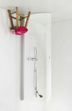 Suihkut / Duschar IDO Showerama 8-41 Suihkuovi / Skärmvägg IDO Showerama 8-41 on tyylikäs kaareva suihkuseinä, joka voidaan kääntää sivuun silloin kun suihkua ei käytetä.