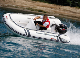 SUZUKI-TEKNOLOGIA PEHMEÄÄ HAUSKANPITOA VESILLÄ DS-230 DS-265 DS-360 AL DS-310 RIB DS-350 RIB DS-380 RIB JOCKEY DS-410 CC INNOVATIIVINEN SUZUKI PRECISION CONTROL (ELEKTRONINEN KAASUN JA VAIHTEISTON