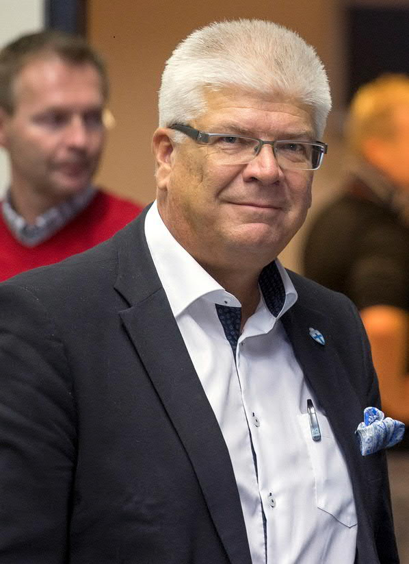 Toimintakertomus 2015 2 SUOMEN PALLOLIITON UUDENMAAN PIIRI RY TOIMINTAKERTOMUS JA TILINPÄÄTÖS 2015 Sisällys 1. PUHEENJOHTAJAN TERVEHDYS... 3 2. UUDENMAAN PIIRIN VUODEN 2015 YHTEENVETO... 4 3.