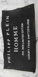 M41 Vaatteita ja kenkiä Säkillinen M42 T-Paita Philipp Plein Homme, limited edition, Luxury from Switzerland M43 Älypuhelin x 2kpl Apple iphone 5, A1429, 16GB, Apple id lukittuja, valkoisen