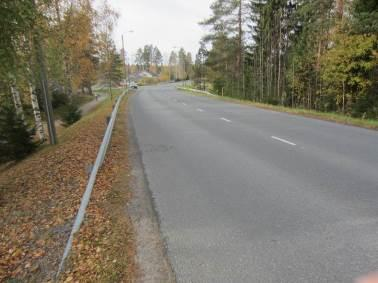 17 3.4 Harjamäentien alikulkukäytävä Silta on tyypiltään teräbetoninen elementtirakenteinen kehäsilta ja se ylittää kevyen liikenteen väylän Harjamäentiellä juuri ennen Vesijärventien liittymää