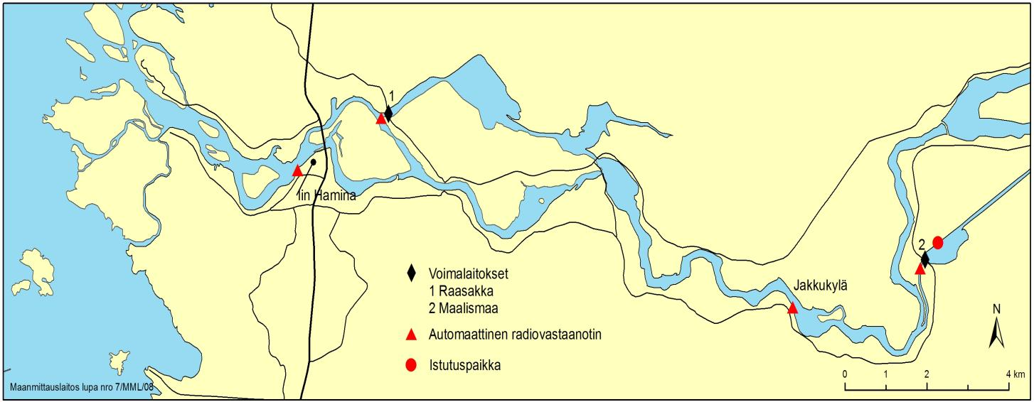 (Kuva 1) henkilöauton peräkärryssä olevalla hapetetulla lasikuitusäiliöllä. Kuljetusmatka Raasakan kalanviljelylaitokselta smolttien vapautuspaikalle oli 20 km.