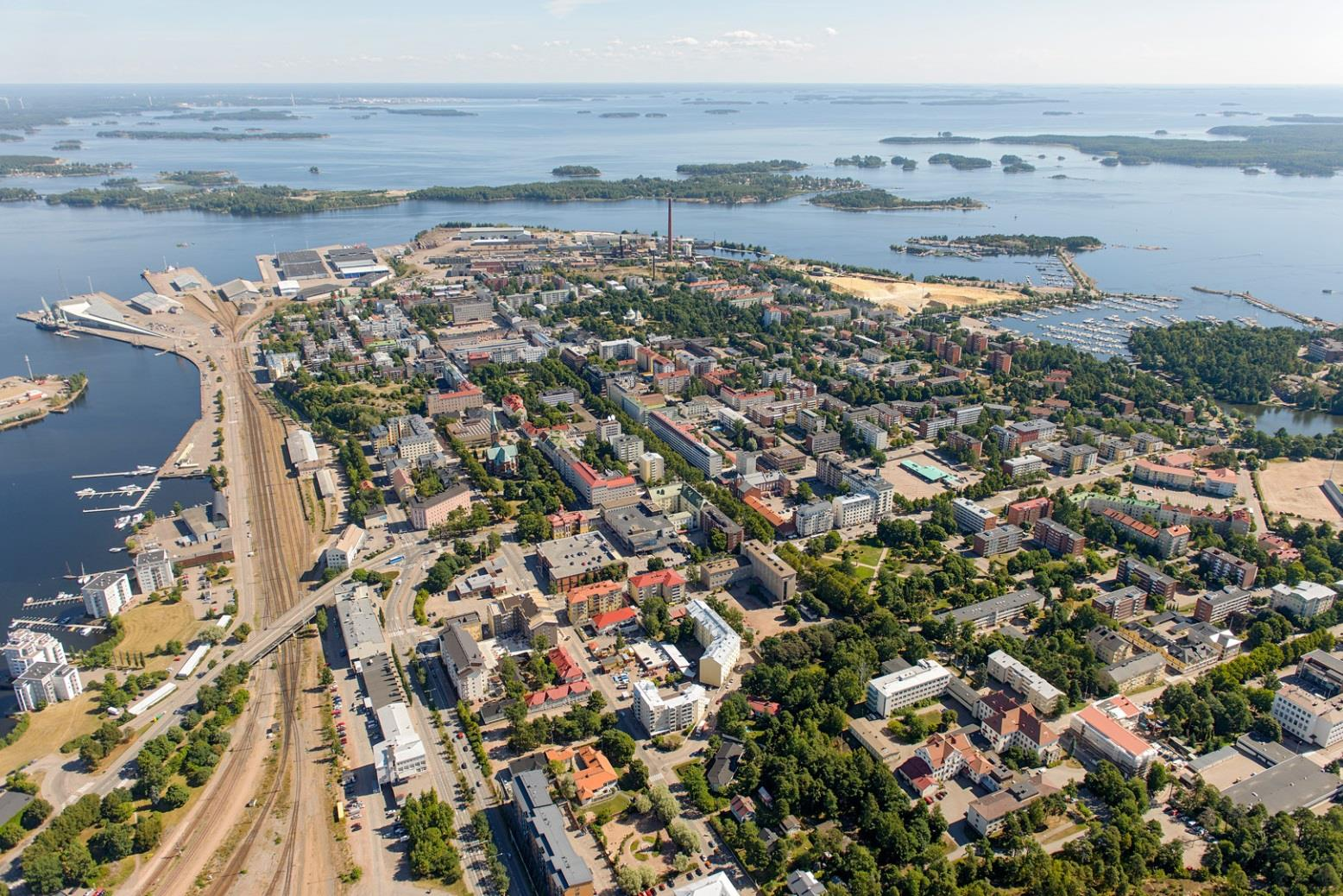 8. Lisätietoa Kotkan keskustan osayleiskaavan valmistelijat Pauli Korkiakoski, yleiskaavoittaja p. 040 620 8620 pauli.korkiakoski@kotka.fi Marja Kukkonen, asemakaava-arkkitehti p. 040 723 6112 marja.