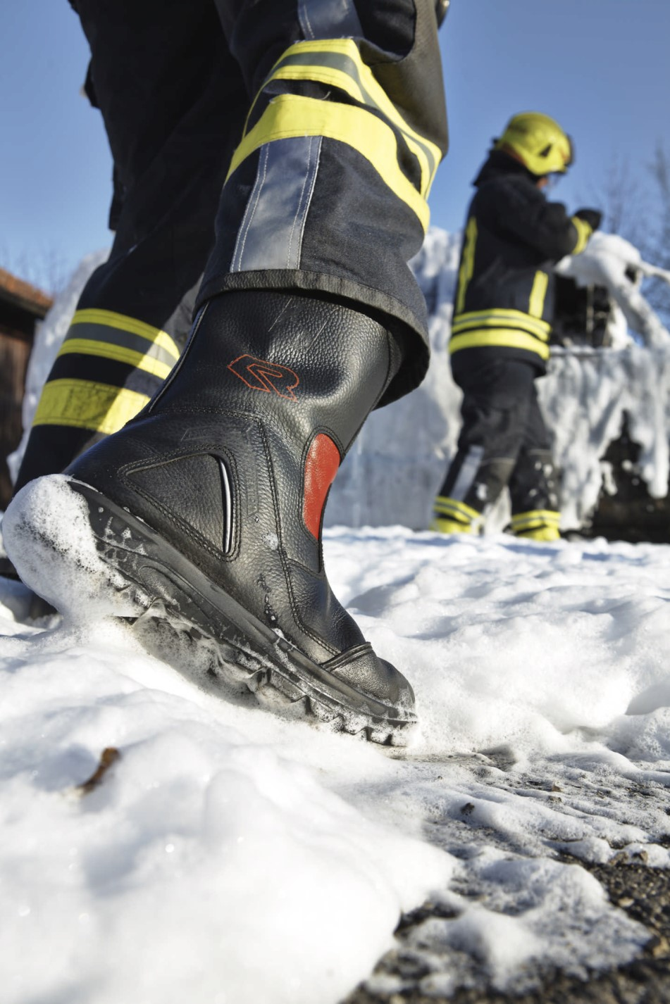 Austria sammutusjalkine Rosenbauer Austria on saapastyyppinen sammutusjalkine.