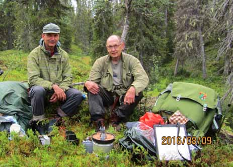 ei siitä ollut merkintää. Silta oli tosin melko heikkokuntoinen, kuitenkin siitä yli mentiin. Alkumatkalla aurinko paistoi ja maasto oli helpohkoa kävellä.
