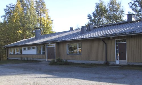 Kuopion kaupunki Kohde 5 ryhmä 3 NYKYTILANTEEN KUVAUS 3.1 Kaislastenlahden koulu Kaislastenlahden koulun tontilla sijaitsee päärakennus, asuinrakennus, sauna ja talousrakennus.