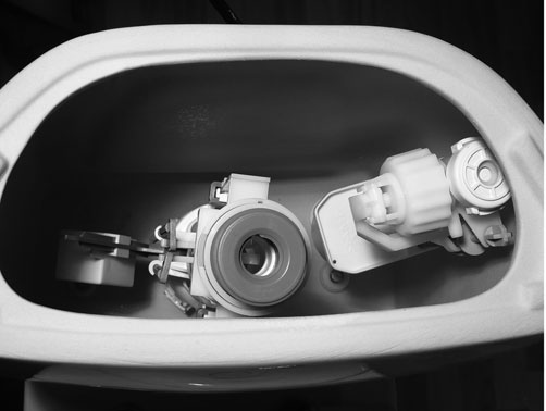 WC-LAITTEEN ASENNUS WC-laite on varustettu kiinnityspultein. Maahantuoja / valmistaja ei vastaa siitä, jos wc-laite on kiinnitetty vastoin määräyksiä (esim.