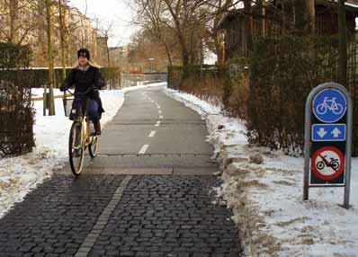 80 MATALARESOLUUTIO Pyöräily ja joukkoliikenne kilpailukykyisiksi Erityisesti Tanskassa ja Alankomaissa on hyviä esimerkkejä kaupungeista, jotka ovat pitkäjänteisesti kehittäneet pyöräilyolosuhteita.