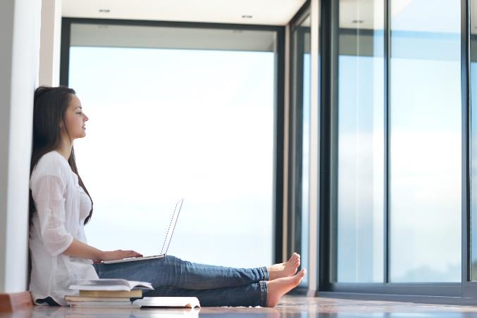 Tutkimus Mindfulness goes to work: impact of an online workplace intervention.