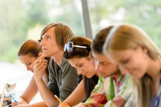 Tutkimus Mindfulness Training Improves Working Memory Capacity and GRE Performance While Reducing Mind Wandering (2012) In a randomized controlled investigation, we examined whether a 2-week