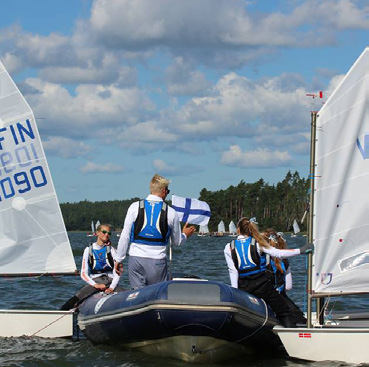 TOIMINTASUUNNITELMA JUNIORITOIMIKUNTA Ryhmien koko perustuen tietoihin syyskuussa 2016 E-Jolla 14 purjehtijaa Opti Race 9 purjehtijaa Opti Ranking 12 purjehtijaa Opti Cadett 10 purjehtijaa Opti Fun