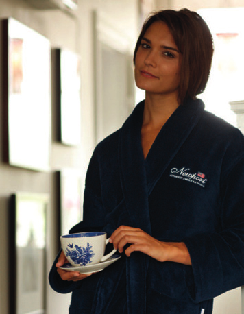 JAMESPORT FLEECE BATHROBE Ihanan pehmeä ja lämmin microfleece-aamutakki, jonka rintamuksessa on brodeerattu Newport-logo.