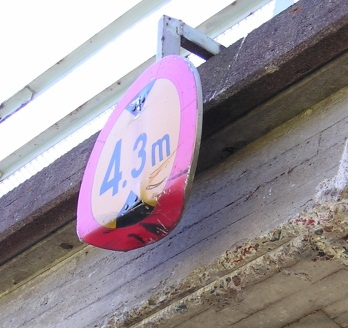 Liikenneviraston ohjeita 32/2014 37 17 Valaistuslaitteet Tämän tarkastuskohteen yhteydessä mahdolliset vuositarkastajan ehdottamat toimenpiteet ovat A tai.
