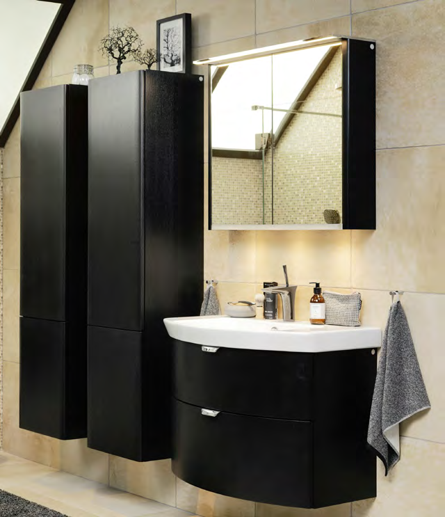 13 Kylpyhuonekalusteet Macro Design -kylpyhuonekalusteet ovat valmiiksi kasattuja ja sivukaappien ovien kätisyys on vaihdettavissa.