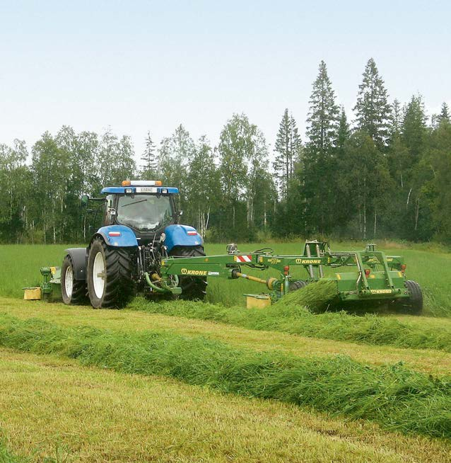 EasyCut 32 CV- ja 32 CRi -yhdistelmät tuottavat kaksoiskarhon yhdellä ajokerralla. Poikittaiskuljetin vie materiaalin joko etuyksikön tuottamaan karhoon tai sen viereen.