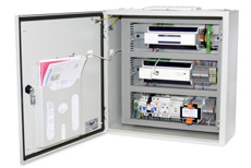 Koteloratkaisut VAK-KOTELOT Ouman on tuotteistanut neljä erikokoista valvonta-alakeskuskoteloa. IP-54 luokitellut VAK-kotelot ovat metallisia.