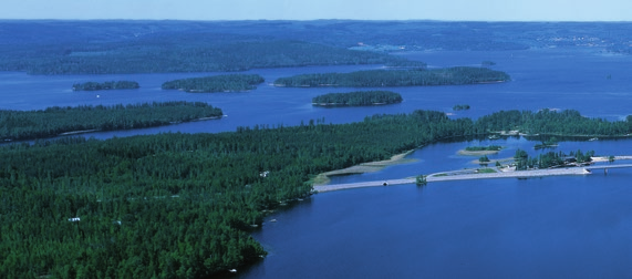 Aluekehittäminen on neuvottelua, yhteensovitusta ja valintaa Keski-Suomen kehittämisen neljä peruskiveä ovat: Menestyvä yritystoiminta.