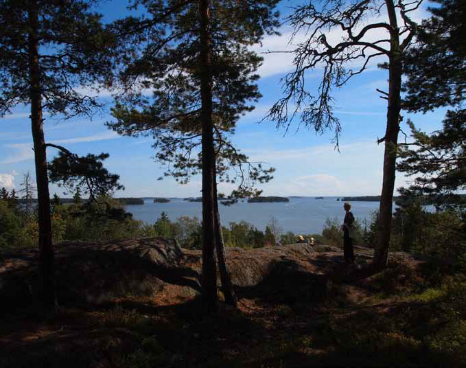 Kuva: Vartiosaaren Viikinkikalliolla, H Ahvenainen, Ksv.