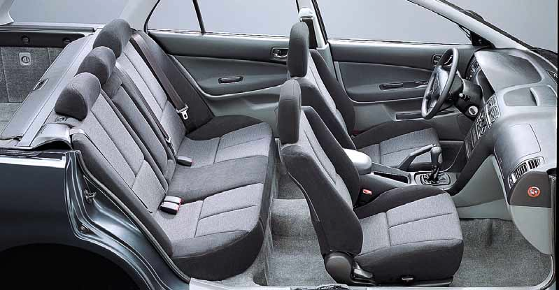 2000 Comfort VAKIOVARUSTEET Lukkiintumaton ABS-jarrujärjestelmä EBD-sähköinen jarrupaineen jako Kuljettajan ja matkustajan SRS-turvatyynyt SRS-sivuturvatyynyt edessä Elektroninen ajonestolaite