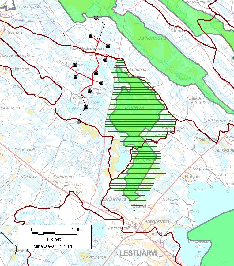 Kuva 18. Voimaloiden sijoittuminen Isonevan Natura-alueen valuma-alueelle (vihreä vaakaviivoitus). Tumman punaisilla viivoilla valuma-aluejaot. 9.3.