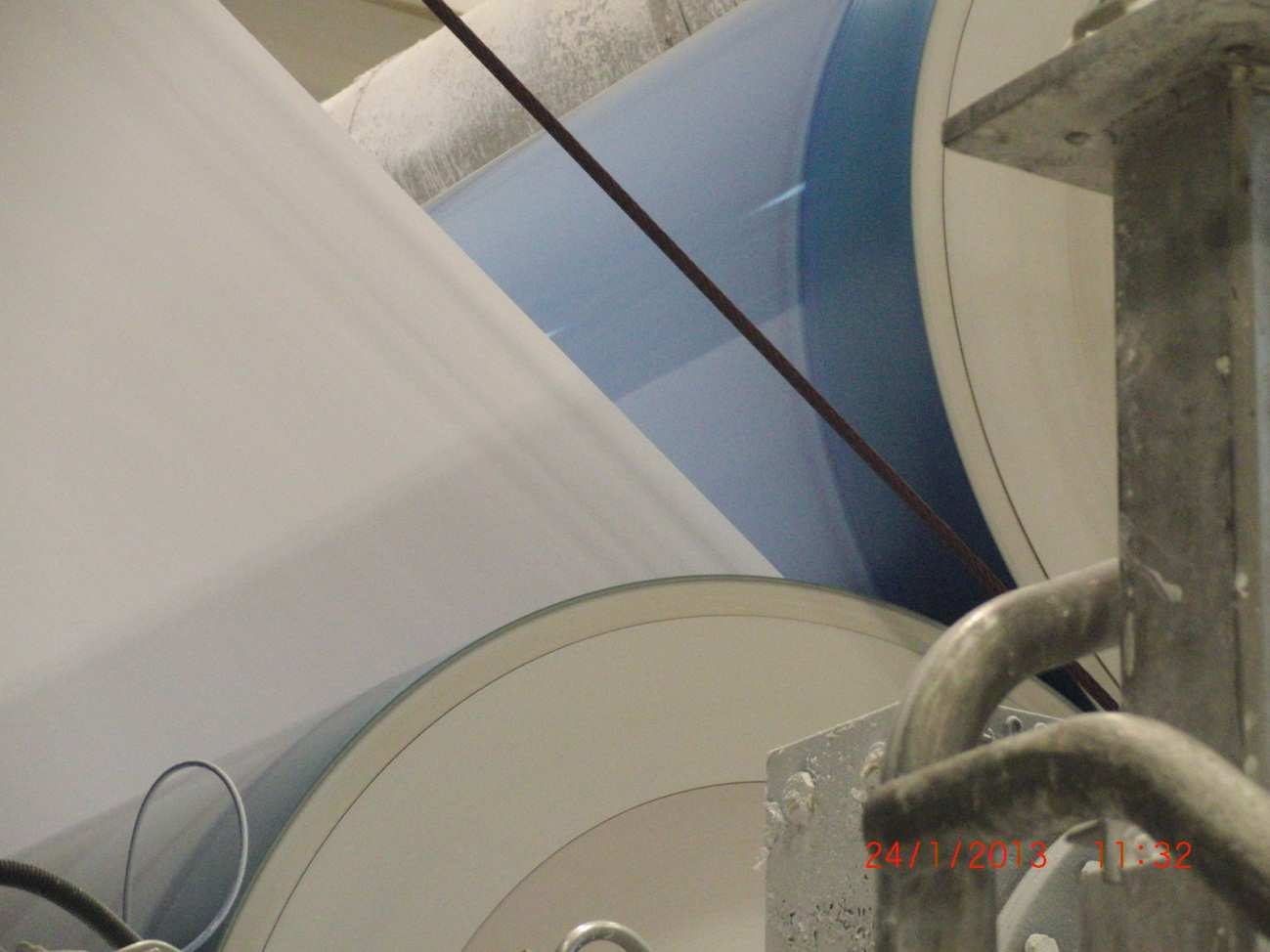 PK7:lla pohjapaperi päällystetään paperikoneen kuivatusosan lopulla filminsiirtopäällystyksessä. Tässä filminsiirtopäällystyksessä paperin molemmille puolille levitetään esipasta.
