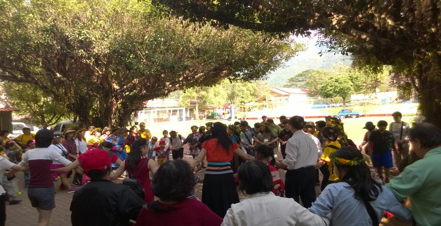 Hengchunissa olen osallistunut Manchoun kirkon rukouspiiriin ja siinä rukouspiirissä on Filippiiniläisiä, sekä Taiwanilaisia. Kuvassa Vas. Pastori Chen ja rukouspiiriläisiä.