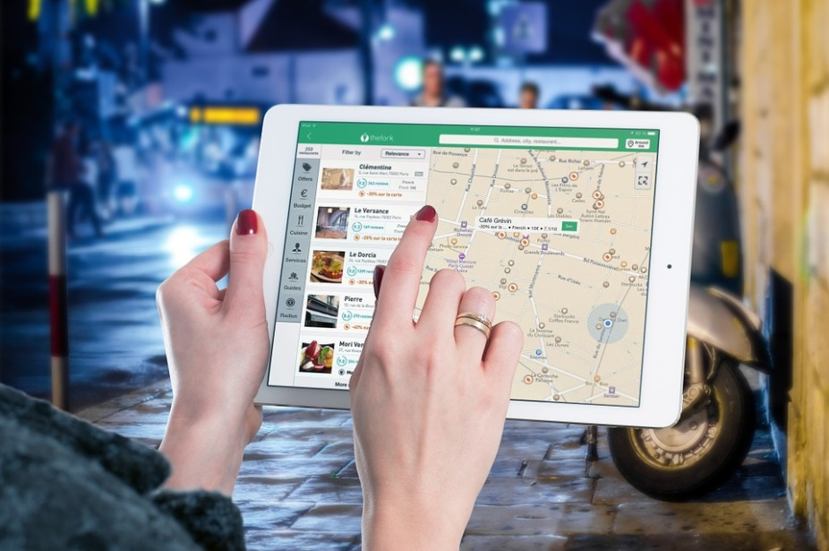 Matkailun aluerakenteeseen vaikuttavia trendejä Matkailun digitalisoituminen Jakamistalous mm.