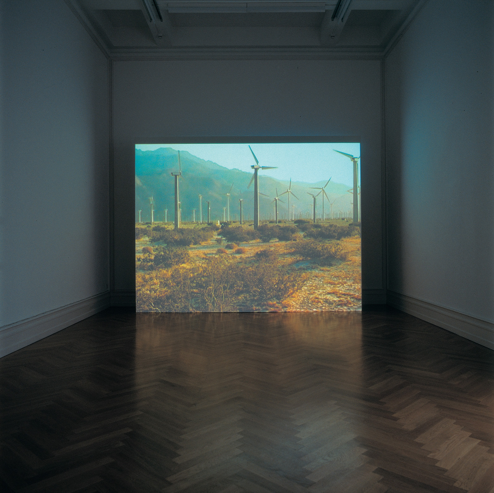 Kuva 19 Mark Lewisin installaatio Kunsthalle Bernissä, 2002 1.