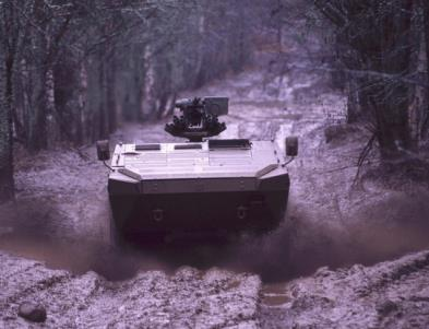 Osakekauppa Kongsberg Defence and Aerospace AS ostaa 49,9% Patria Oyj:n osakkeista. Suomen valtiolla on enemmistö eli 50,1% osakkeista ja äänivallasta. Hallituksessa kolme + kolme jäsentä.
