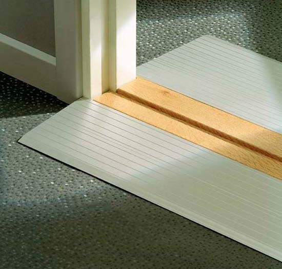 Trident kynnyslistat ja -luiskat 5 LISTA asennetaan kynnyksen tilalle oviaukkoon tai paikkaan, jossa lattiapinnat kohtaavat. Listaa voi käyttää myös luiskana matalammissa korkoeroissa.