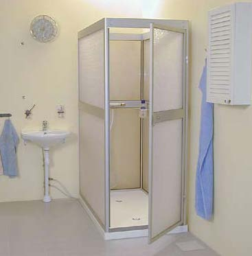 Västia suihkukaappi 6 Jos kylpyammeen käyttäminen käy hankalaksi tai mahdottomaksi, on Västia ratkaisu ongelmaan.
