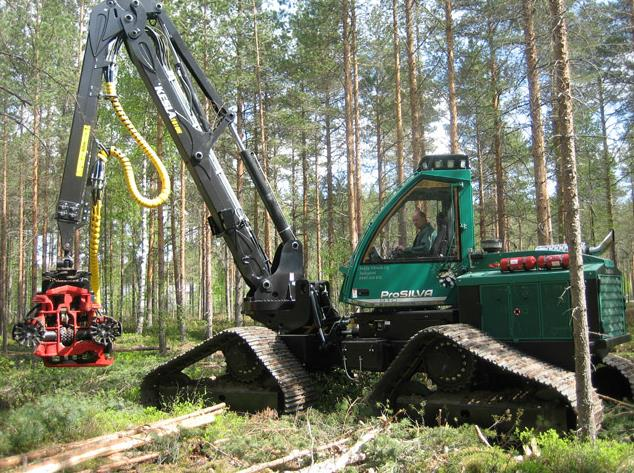 9 2 KORJUUKALUSTO 2.1 Hakkuukone Opinnäytetyössä tarkastellut leimikot olivat kaikki hakattu Pro Silvan 910 tela-alustaisella hakkuukoneella (Kuva 1.).