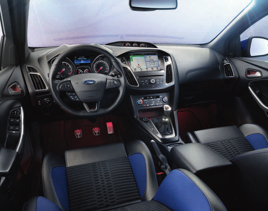 Focus ST. Suunniteltu säväyttämään. Jokainen Focus ST:n osatekijä vetoaa vahvasti aisteihin. Ketterä ja dynaaminen suorituskyky takaa todella ainutlaatuisen ajoelämyksen.