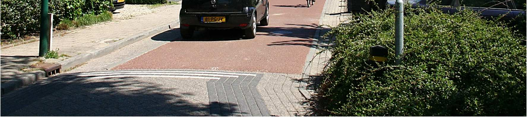 22 Monet tonttikadut soveltuvat hyvin pyöräkaduiksi. Kadunvarsipysäköinti on kielletty pyöräkadulla.