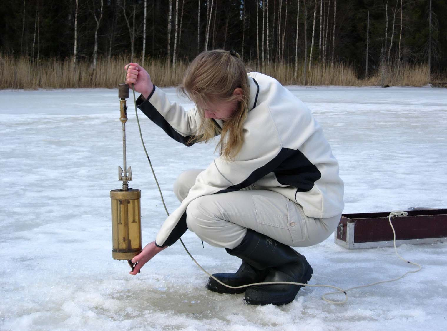 Vedennoutimella voidaan ottaa näyte myös syvemmistä vesikerroksista.