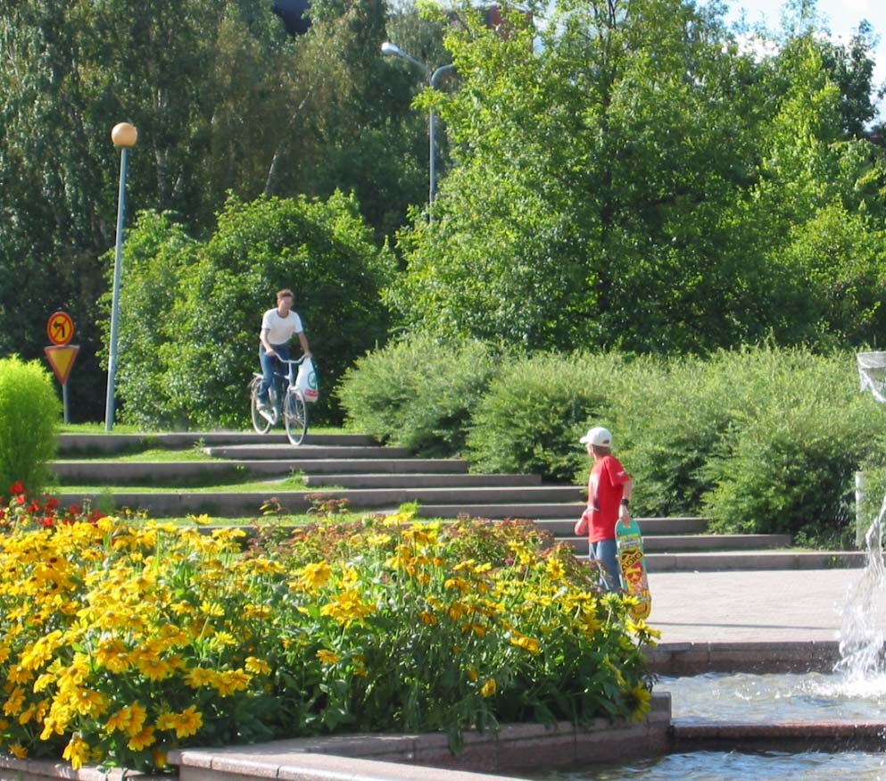 LIIKENNEONNETTOMUUDET JYVÄSKYLÄSSÄ 2007 Yhdyskuntatoimi/katu- ja puisto-osasto Taustatietoa Onnettomuusmäärät Loukkaantuneet - Henkilövahinkoon johtaneet onnettomuudet Viikonpäivävaihtelu