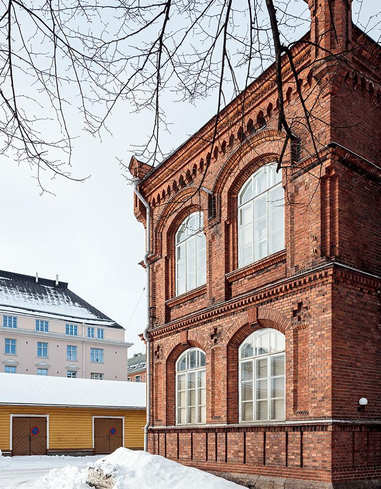 MATKALLA SISÄILMAONGELMISTA ENNAKOINTIIN MITEN HUOMIOIDA TILANKÄYTTÄJÄ Anne Korpi, FT, dos. Sisäolosuhteiden erityisasiantuntija Rakennusterveysasiantuntijakoulutuksen päätösseminaari Kuopio 11.