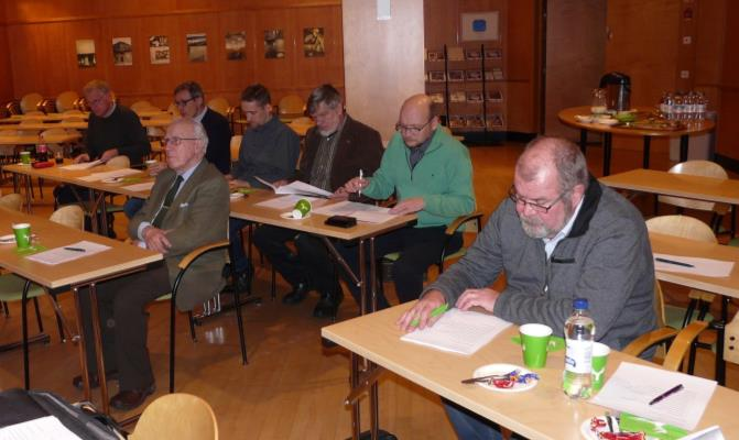 Tutustuminen Metsä Forestin toimintaan Varsinaisen kokouksen jälkeen Metsä Forestin (Metsäliitto) Rauman piiripäällikkö Jari Lähde esitteli Äänekosken biotuotetehtaan.