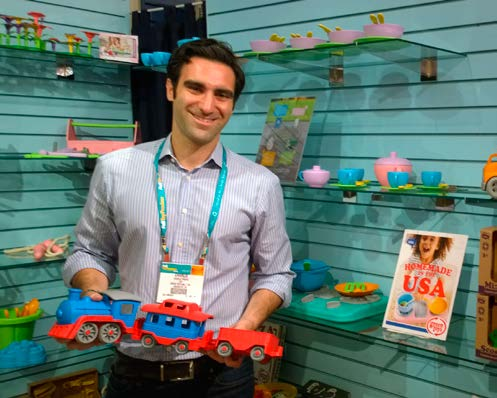 KIERRÄTYSMUOVISTA SILMÄNKARKKIA Green Toys luo ekolelut Kalifornian malliin. Toisin kuin usein ajatellaan, leluvalmistajienkin toimesta tehdään innovaatioita raaka ainevalmistuksen kentällä.