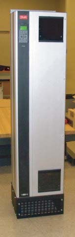 3 Mekaaninen asennus VLT HVAC Drive High Power -taajuusmuuttajan Huom Katso lisätietoja ohjeesta 175R5922 3 3.4.