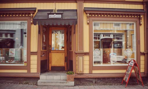 Baarien ja ravintoloiden persoonalliset ja kauniisti kirjoitetut ständit