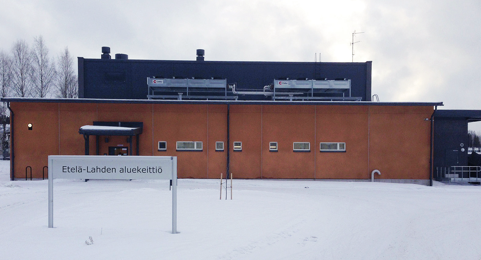 UUSI TEKNOLOGIA PARANTAA AMMATTIKEITTIÖN TOIMIVUUTTA TEKSTI: MERJA KIHL JA ARI MONONEN KUVAT: LAHDEN ATERIA Etelä-Lahden aluekeittiö aloitti toimintansa Launeen kaupunginosassa Lahdessa tammikuun