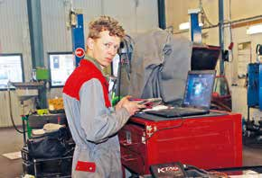 , CD, alut,sähkölasit, keskusl.., ohj.teh. SEAFIELD OY 2800 2800 2200 Aeon 270 tieliikennemönkijä -12 Hyundai Coupe 2,0-01 BMW 316 316ti 1,6-99 takavetomönkijä kats. 23.4.